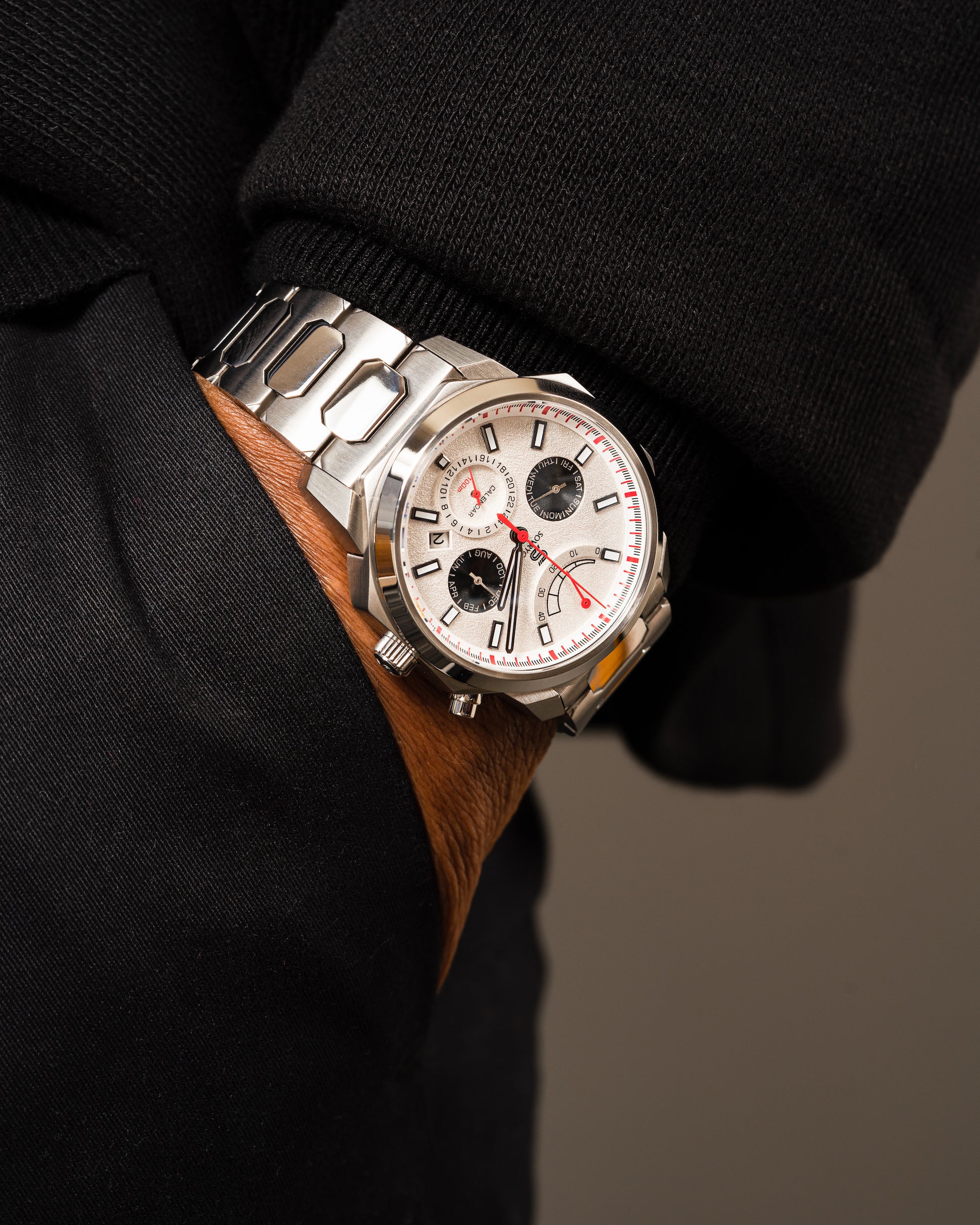 SOVRYGN Calendar Panda wristwatch for men
